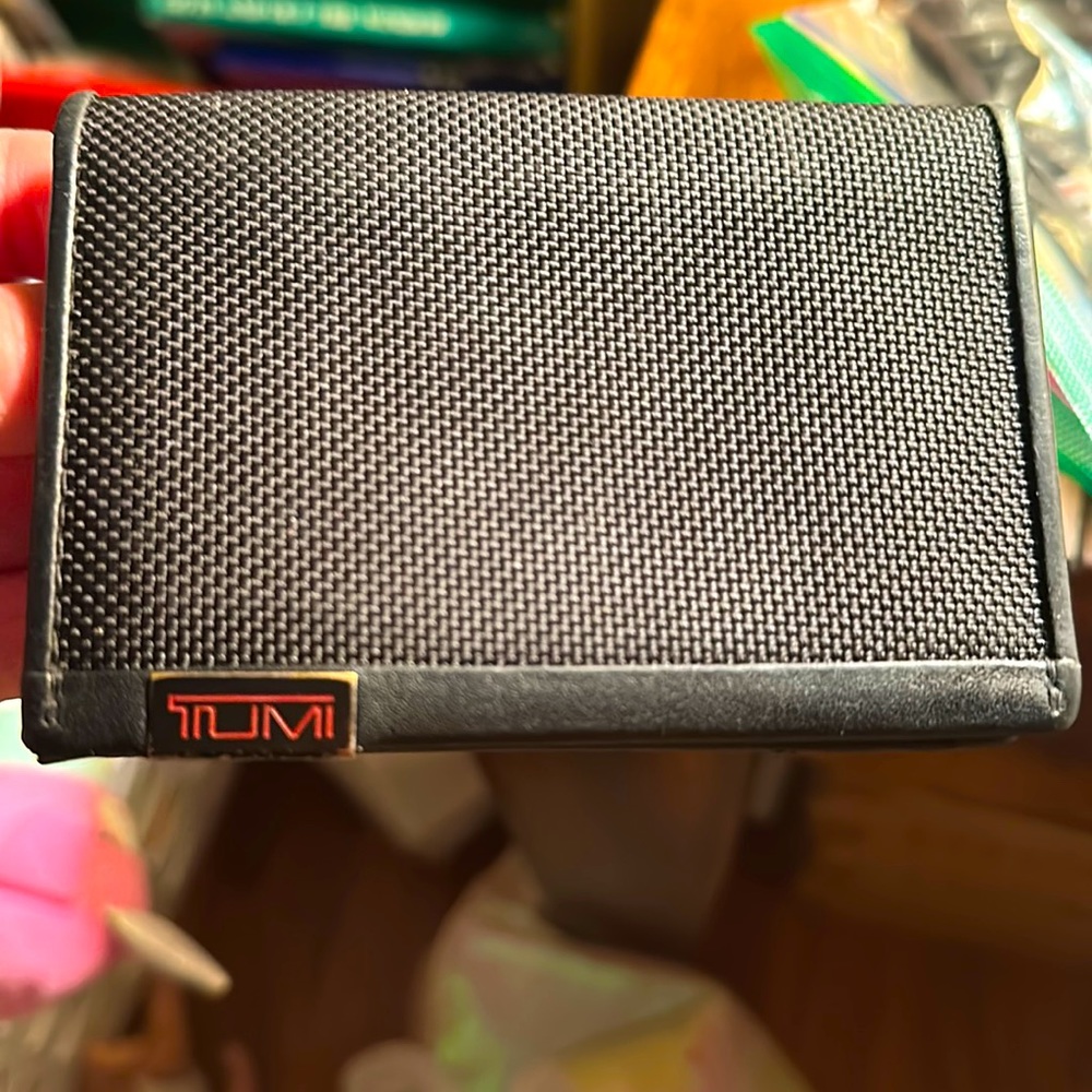 TUMI multi window card case